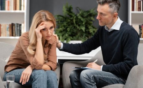 mid-shot-counselor-comforting-patient (1)